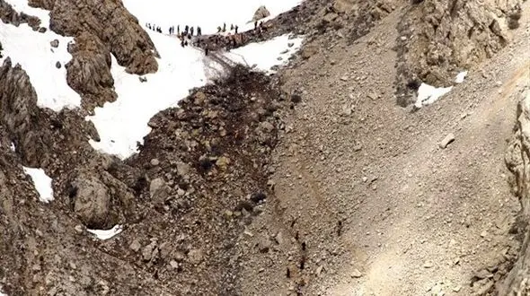 سقوط کولبر 21 ساله از ارتفاعات اورامانات + عکس 