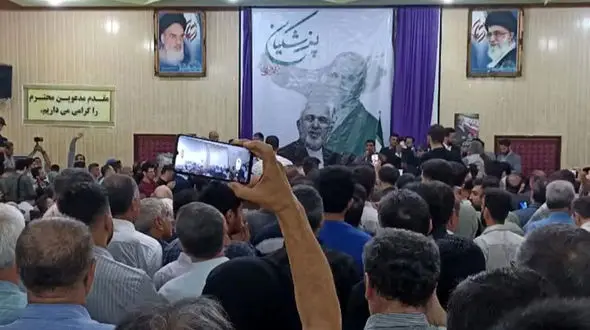 ظریف: ۸ دقیقه در صدا و سیما صحبت کردم، انگار آب در خوابگه مورچگان ریخته‌ام/ پنج روز است همه مرا به باد حمله گرفتند