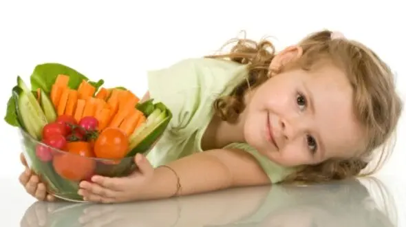 گیاهخواری به کودکان و نوجوانان توصیه نمی شود/ حداقل یک منبع حیوانی در رژیم غذایی خود داشته باشید