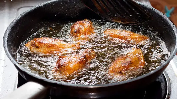 3 اتفاق بد که با مصرف غذاهای سرخ‌شده شاهدیم