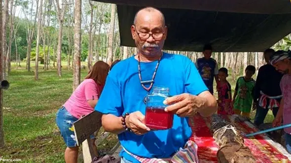 مردی که هر روز خون تمساح می‌ نوشد! + فیلم