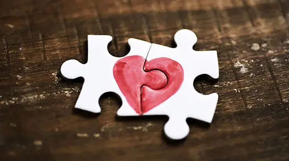 ازدواج شرم آور داماد 20 ساله با عروس 60 ساله + عکس پیرزن ثروتمند