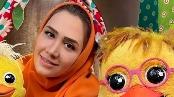 پاریس گردی سارا روستاپور مجری تلویزیون به همراه با دخترش کنار برج ایفل! / خانم مجری در پاریس متفاوت با تلویزیون!