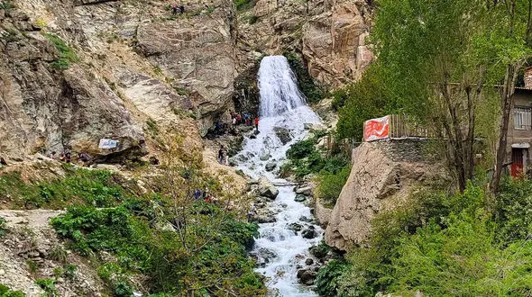 پایتخت‌نشین‌ها از این آبشار دیدن کنند!