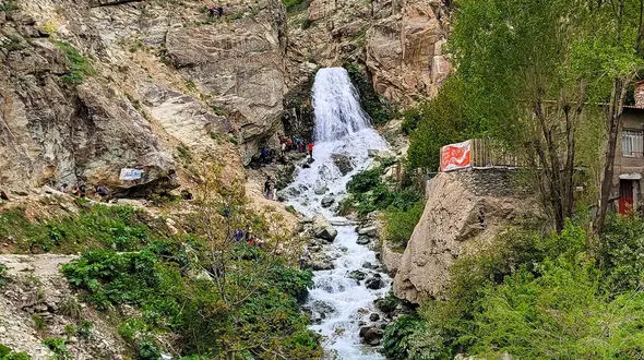 پایتخت‌نشین‌ها از این آبشار دیدن کنند!