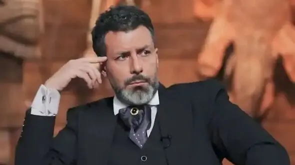 فیلم /  مجید واشقانی: من عاشق  یه دختر دبیرستانی بودم که سبیلهاش یه ذره از من کمتر بود/  یه چشمش هم کور بود!/ من دیوونه بودم/ فکر کنم جادو شده بود
