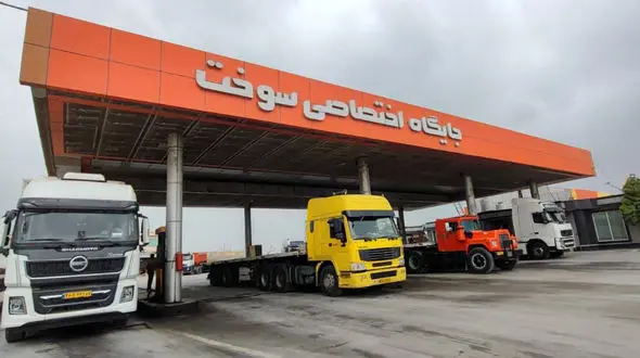 رانندگان کامیون در هرمزگان نفس راحت کشیدند / ۵ هزار راننده برون شهری سوخت ترمیمی دریافت کردند