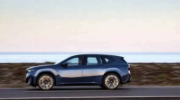 بررسی بی‌ ام‌ و iX3؛ خودروی سال 2026 به انتخاب مجله تاپ گیر