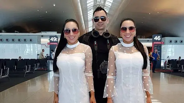 ازدواج همزمان خواهران 2 قلو با یک پسر جنجال به پا کرد + عکس