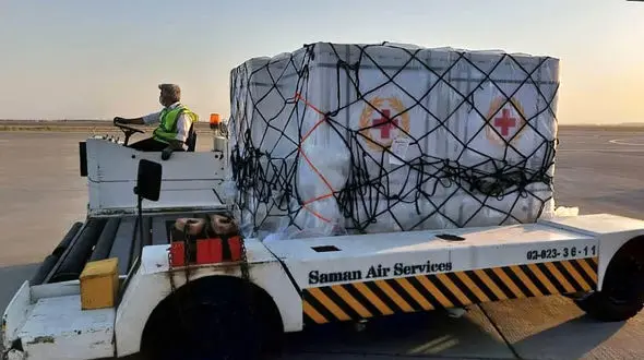 ورود ‌پنجمین محموله ‎واکسن کرونا  /هلال احمر یک میلیون دُز واکسن وارد کرد