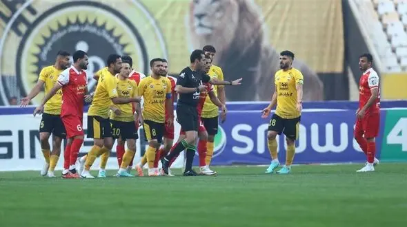 ارعاب هواداران و حرکت شنیع امید نورافکن/ باشگاه پرسپولیس از سپاهان و بازیکن این تیم شکایت کرد