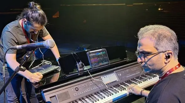 تصاویری از پشت صحنه آماده سازی کنسرت علیرضا قربانی در دبی