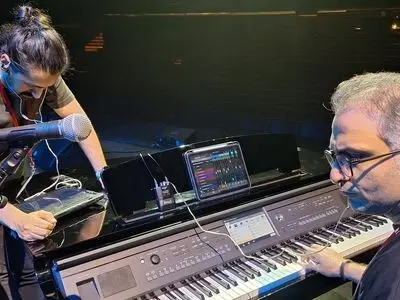 تصاویری از پشت صحنه آماده سازی کنسرت علیرضا قربانی در دبی