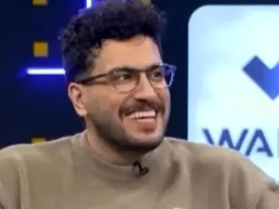 امیرحسین قیاسی : میرفتیم دیت عطر مهران مدیری رو میزدیم که بوی شمارو بدیم/ واسه دعوا هم عطر ....