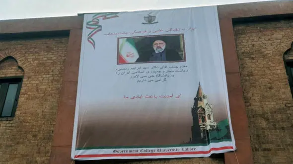 استقبال پر شور دانشجویان پاکستانی از رئیس جمهور در دانشگاه شهر لاهور