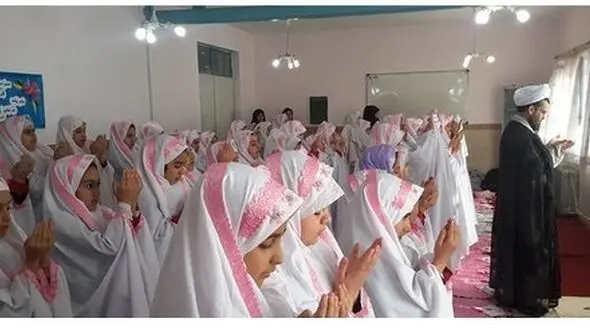 مدارسی که به نماز اهمیت می‌دهند، اضطراب کمتری دارند