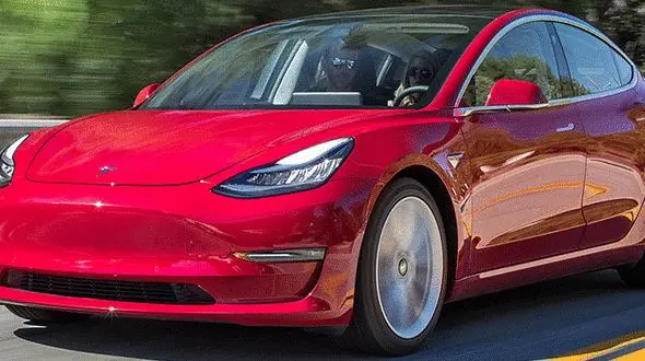 تحول عظیم در صنعت خودرو با تسلا مدل ۳!+ فیلم 