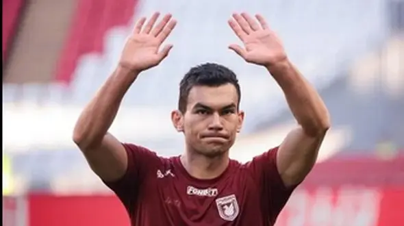 مدافع ازبک  استقلال وارد ایران شد