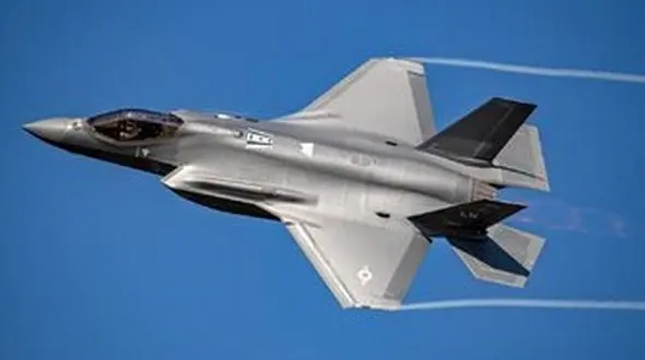 فیلم / دیروز در صدا و سیما: اف ۳۵ زدیم/ امروز در صدا و سیما: دشمن به دروغ می‌گوید اف ۳۵ زدیم !