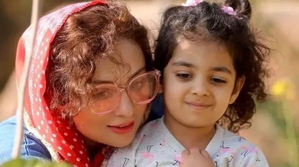 نگاهی به حضور سلبریتی‌های مشهور در جشن یلدای مدرسه دخترانشان با استایل یلدایی/ یکتا ناصر، آرزو افشار و همسر مهران غفوریان