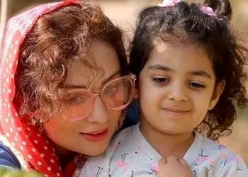 نگاهی به حضور سلبریتی‌های مشهور در جشن یلدای مدرسه دخترانشان با استایل یلدایی/ یکتا ناصر، آرزو افشار و همسر مهران غفوریان