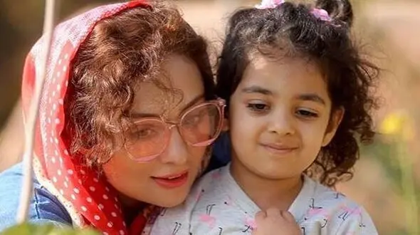 نگاهی به حضور سلبریتی‌های مشهور در جشن یلدای مدرسه دخترانشان با استایل یلدایی/ یکتا ناصر، آرزو افشار و همسر مهران غفوریان