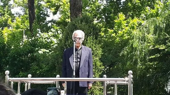 صدای خاطره ساز به خاک سپرده شد / تشییع پیکر دوبلور پیشکسوت  