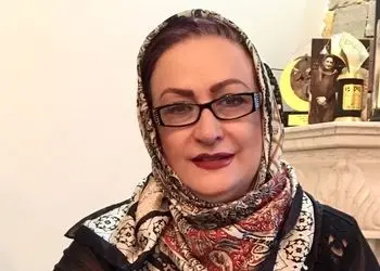 نگاهی به استایل رسمی و مهمانی مریم امیرجلالی با رنگ سفید و روسری گُل گُلی/ چه بهش اومده+عکس