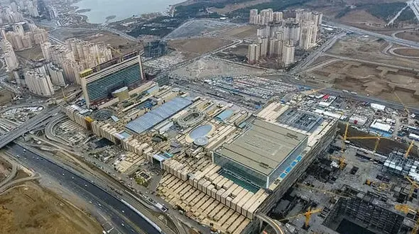 آماده شدن 7 روزه 3 هزار تخت بیماران کرونایی در مرکز نمایشگاهی غرب تهران +فیلم