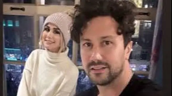 عکس/ خلوت عاشقانه همسر باسلیقه شاهرخ استخری به صرف چای و تنقلات/ چه پاتوق دنج و شیکی داخل خونه داره