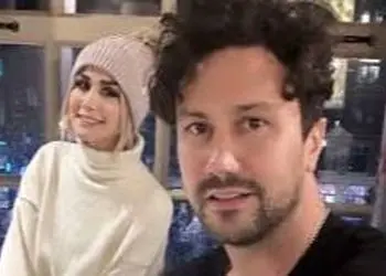 عکس/ خلوت عاشقانه همسر باسلیقه شاهرخ استخری به صرف چای و تنقلات/ چه پاتوق دنج و شیکی داخل خونه داره