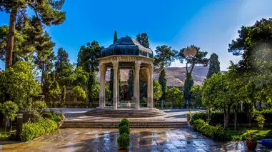 روز بزرگداشت حافظ؛ روزی برای تجدید دیدار با لسان‌ الغیب