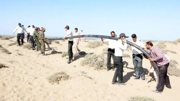 10 کیلومتر لوله انتقال سوخت قاچاق در سواحل ایران پیدا شد !+عکس