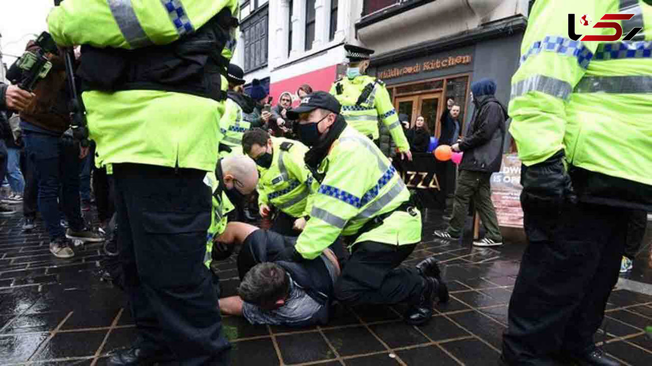 فیلم درگیری خشونت بار پلیس با معترضان قرنطینه کرونا / در انگلیس رخ داد


