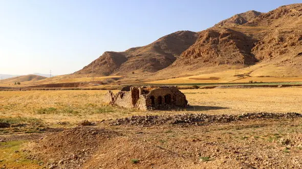 
ساختمان برادران لینچ در ایذه، به جای مانده از دوران شکوه مالمیر/ به شدت نیازمند مرمت است