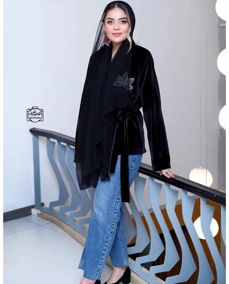 عارفه معماریان و استایل مخملی با روسری بلند