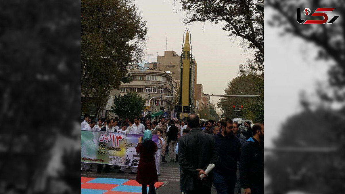 نصب ماکت موشک دوربرد در راهپیمایی 13 آبان