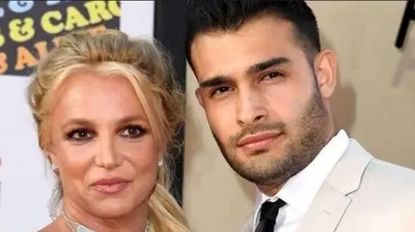 غوغای زیبایی و جوانی مادر بریتنی ! / مادر شیک تر از دختر ! + عکس باورنکردنی