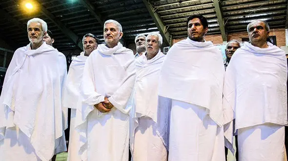 زائران ایرانی پس از انجام رمی جمرات و قربانی و تقصیر، لباس احرام از تن درآوردند