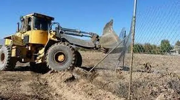 زمین خواران شبانه با لودر به جان این شهر افتادند!