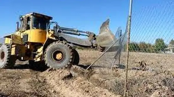 زمین خواران شبانه با لودر به جان این شهر افتادند!