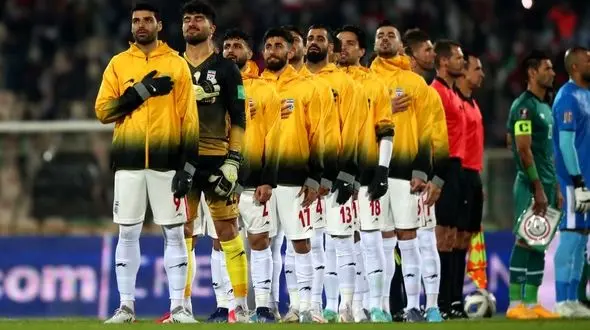 دست بوسی عقاب در ورزشگاه آزادی/ امیر در آغوش احمدرضا عابدزاده + فیلم