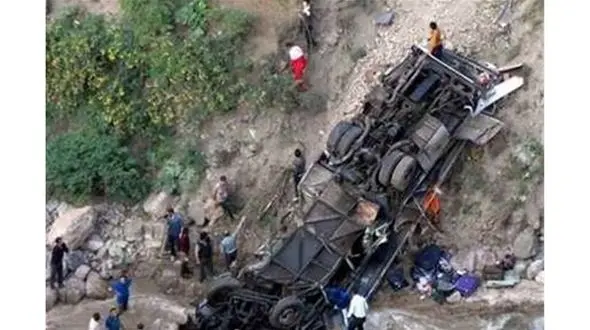 سقوط خاور در دره عباس آباد همدان / 2 تن زخمی شدند