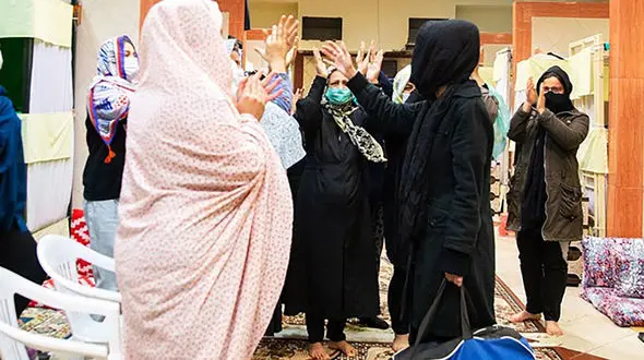 عکس های تاثیرگذار از آزادی ناگهانی 8 مادر زندانی ! / گریه همه درآمد!