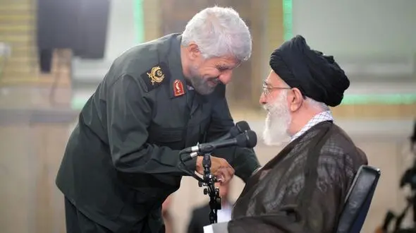 فیلم شوخی رهبر انقلاب با صادق آهنگران ! / ماجرای باطل شدن وضوی چه بود؟