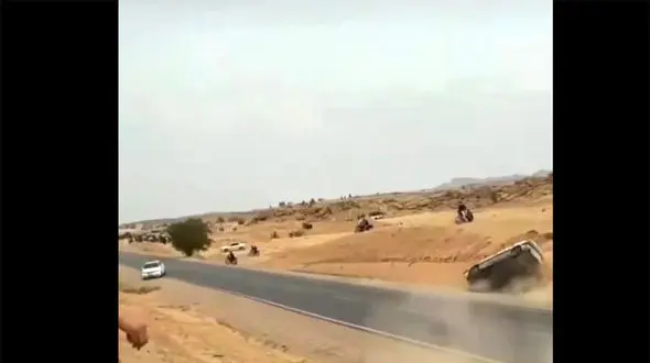 ببینید / لحظه چپ کردن یک زانتیا به دلیل حرکات نمایشی راننده! + فیلم