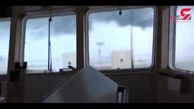فیلم لحظه طوفان ترسناک در اقیانوس از اتاق کاپیتان کشتی + فیلم
