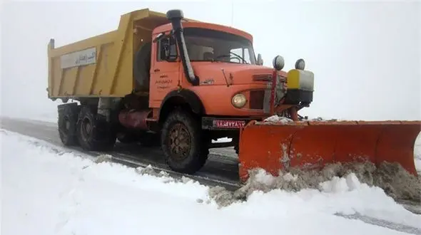 ببینید / تصادف وحشتناک خودروی برف‌روب حین کار