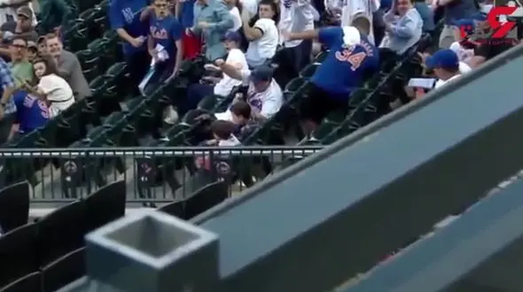 لحظه شجاعانه پدری فداکار برای نجات جان فرزندانش+فیلم