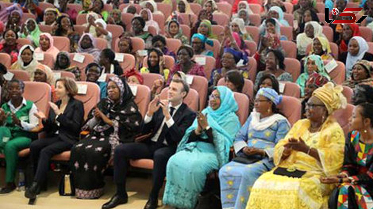 دیدار ماکرون با ۴۰۰ زن در کاخ زنان +عکس
